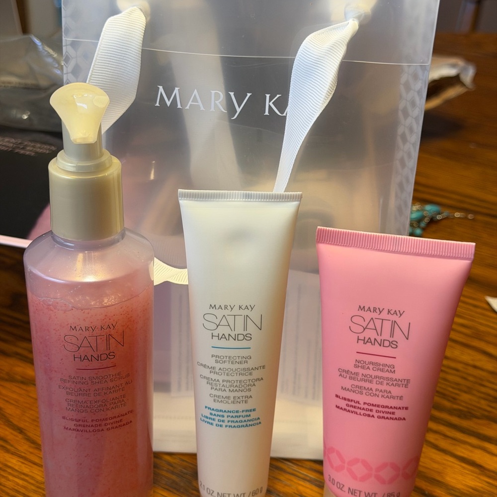 Mary Kay Satin Hands Pomegranate Scrub